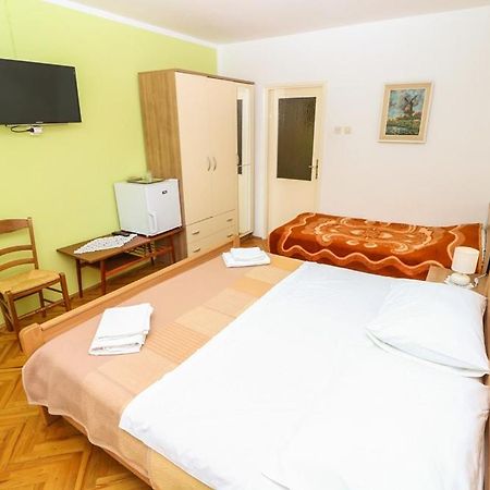 Double Rooms Tomica 2 With Balcony Baška Exterior foto
